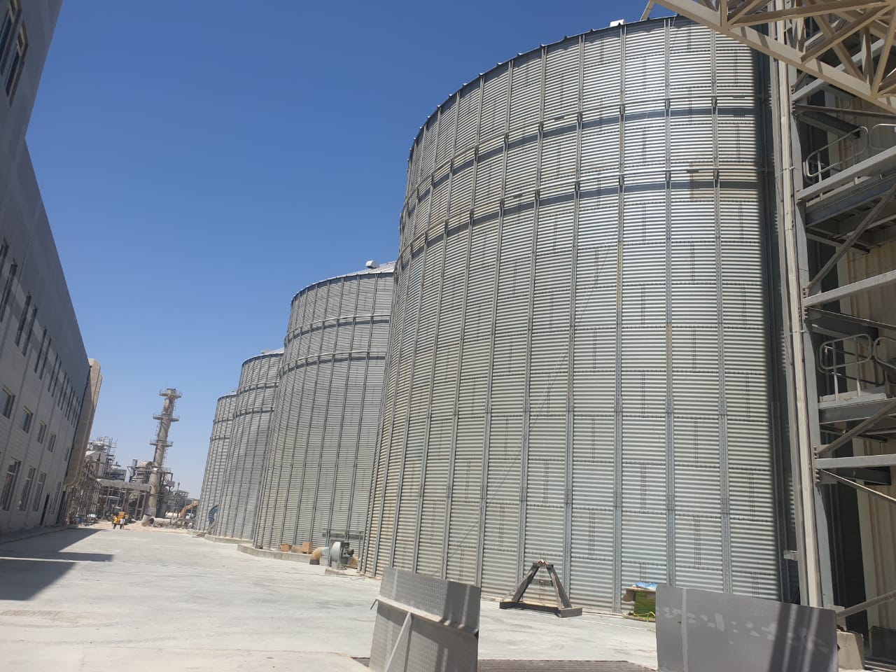 4 silos de base plana en Arabia Saudí