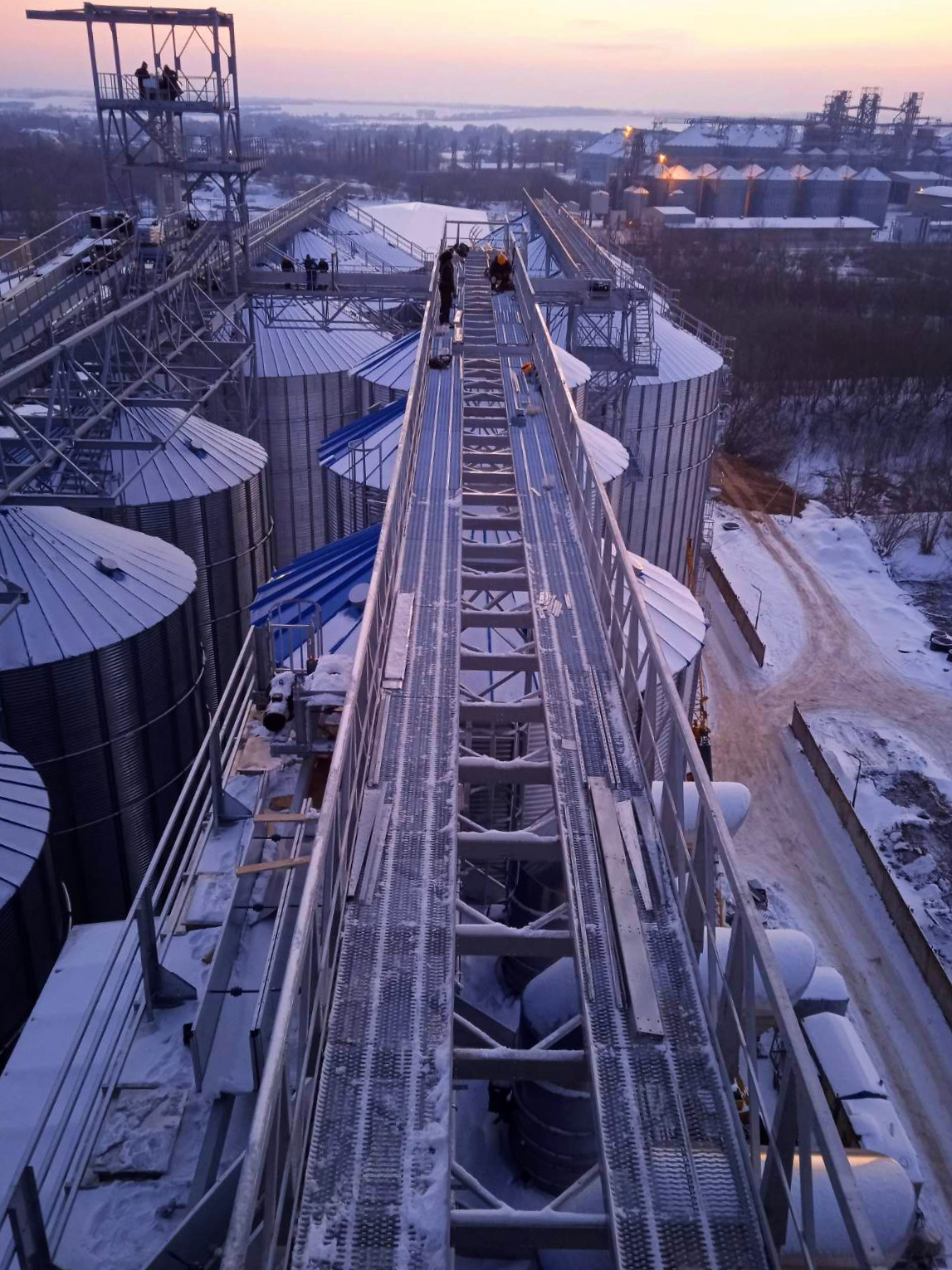 A grain storage facility with capacity of 100.000 t